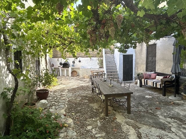 9 bedroom Finca/Country House for sale in Montefrío with pool garage - € 600,000 (Ref: 8537283)