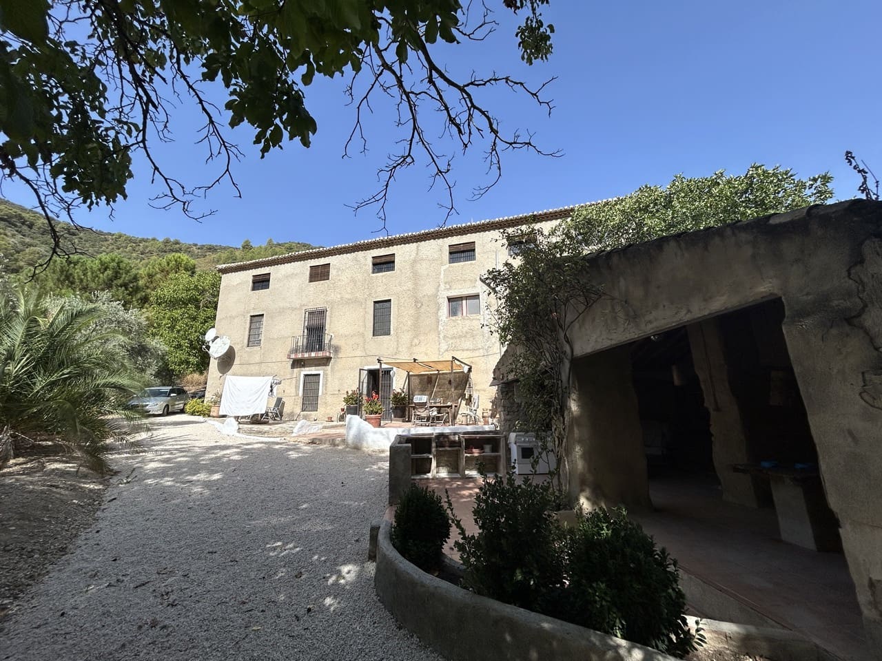 9 soveværelse Finca/Landehus til salg i Montefrio med swimmingpool garage - € 600.000 (Ref: 8537283)