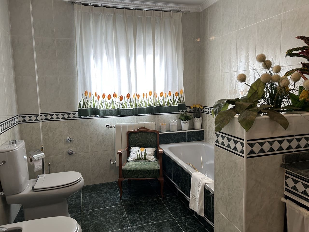 4 bedroom Townhouse for sale in Moclin with garage - € 240,000 (Ref: 8580701)