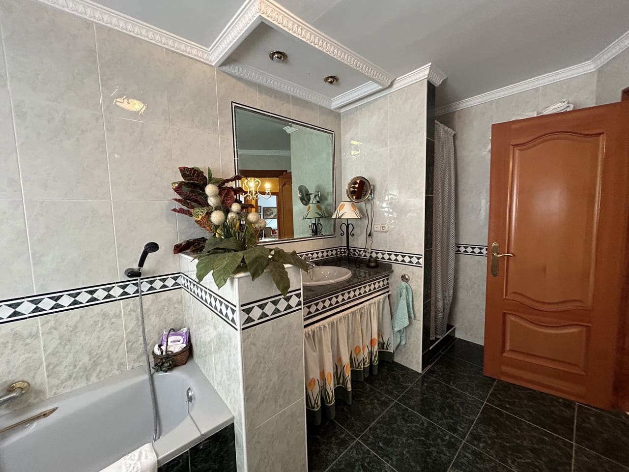 4 bedroom Townhouse for sale in Moclin with garage - € 240,000 (Ref: 8580701)