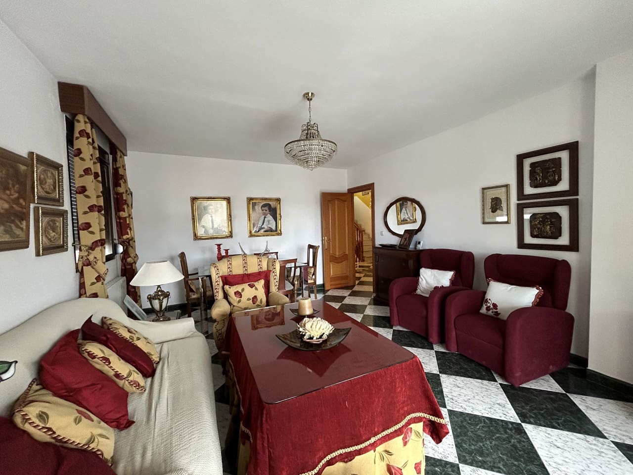 4 bedroom Townhouse for sale in Moclin with garage - € 240,000 (Ref: 8580701)