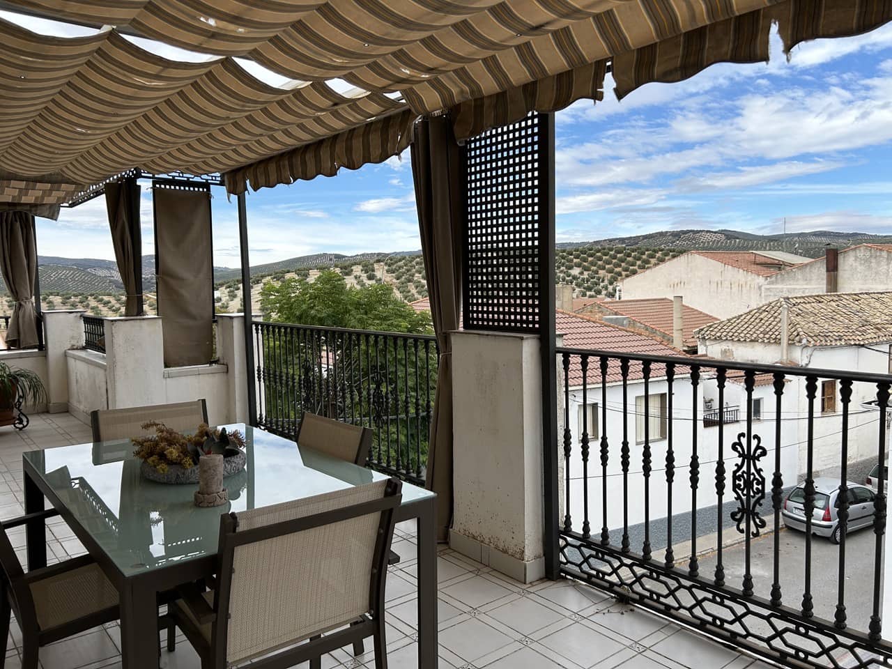 4 bedroom Townhouse for sale in Moclin with garage - € 240,000 (Ref: 8580701)