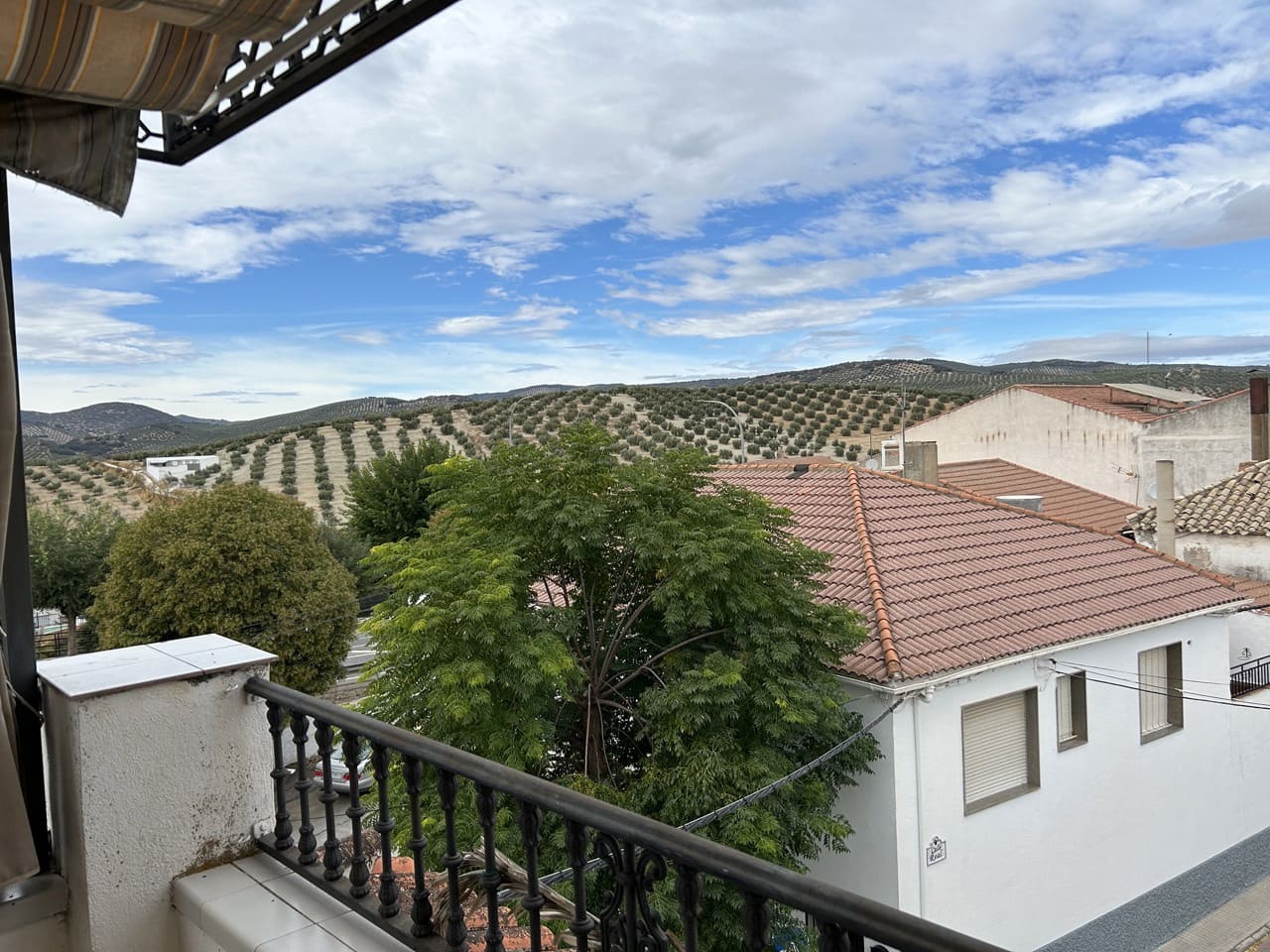 4 bedroom Townhouse for sale in Moclin with garage - € 240,000 (Ref: 8580701)