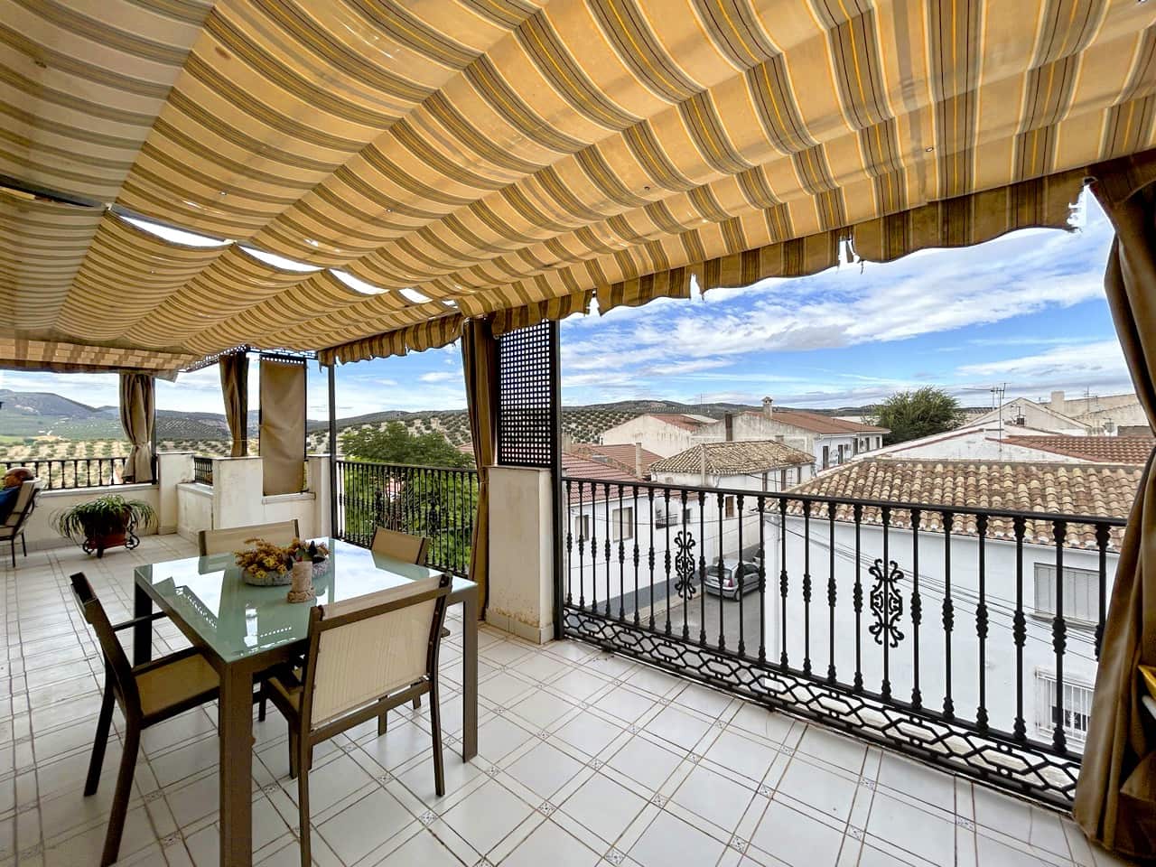 4 bedroom Townhouse for sale in Moclin with garage - € 240,000 (Ref: 8580701)