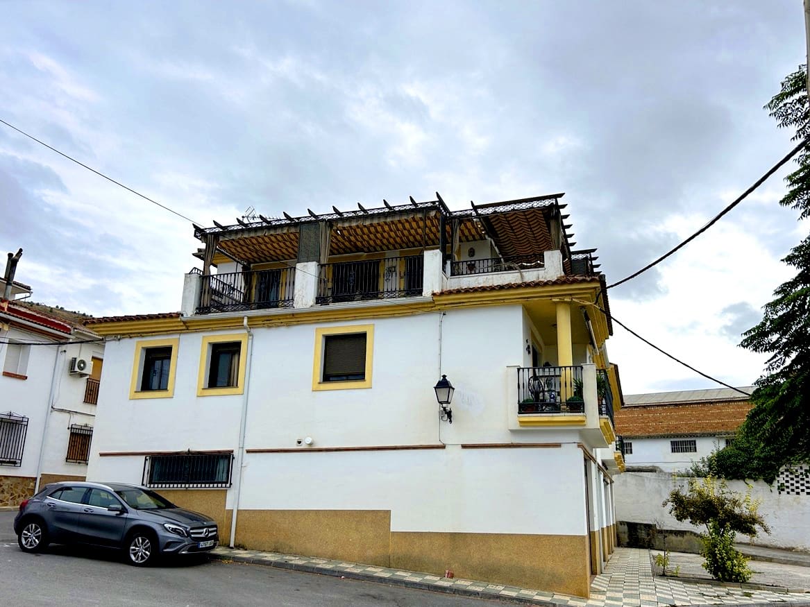 4 bedroom Townhouse for sale in Moclin with garage - € 240,000 (Ref: 8580701)