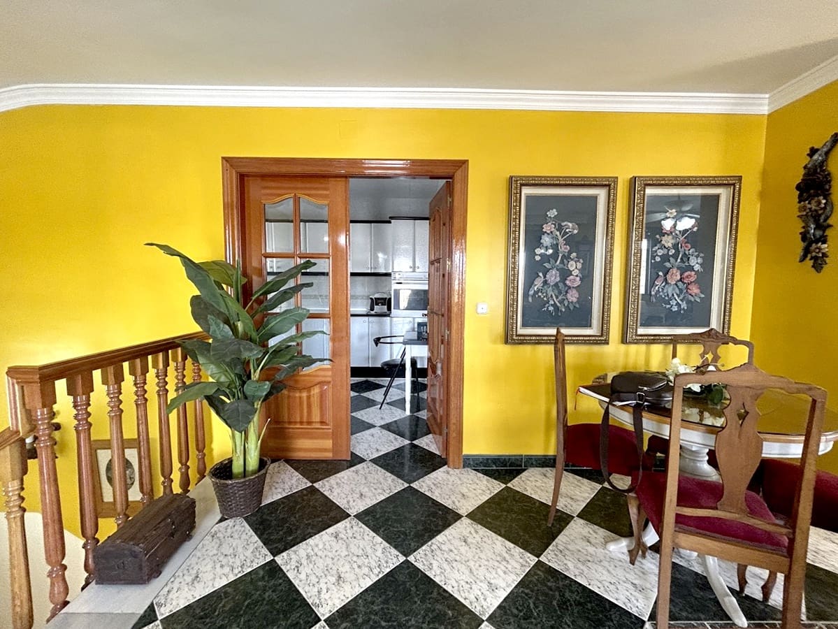 4 bedroom Townhouse for sale in Moclin with garage - € 240,000 (Ref: 8580701)