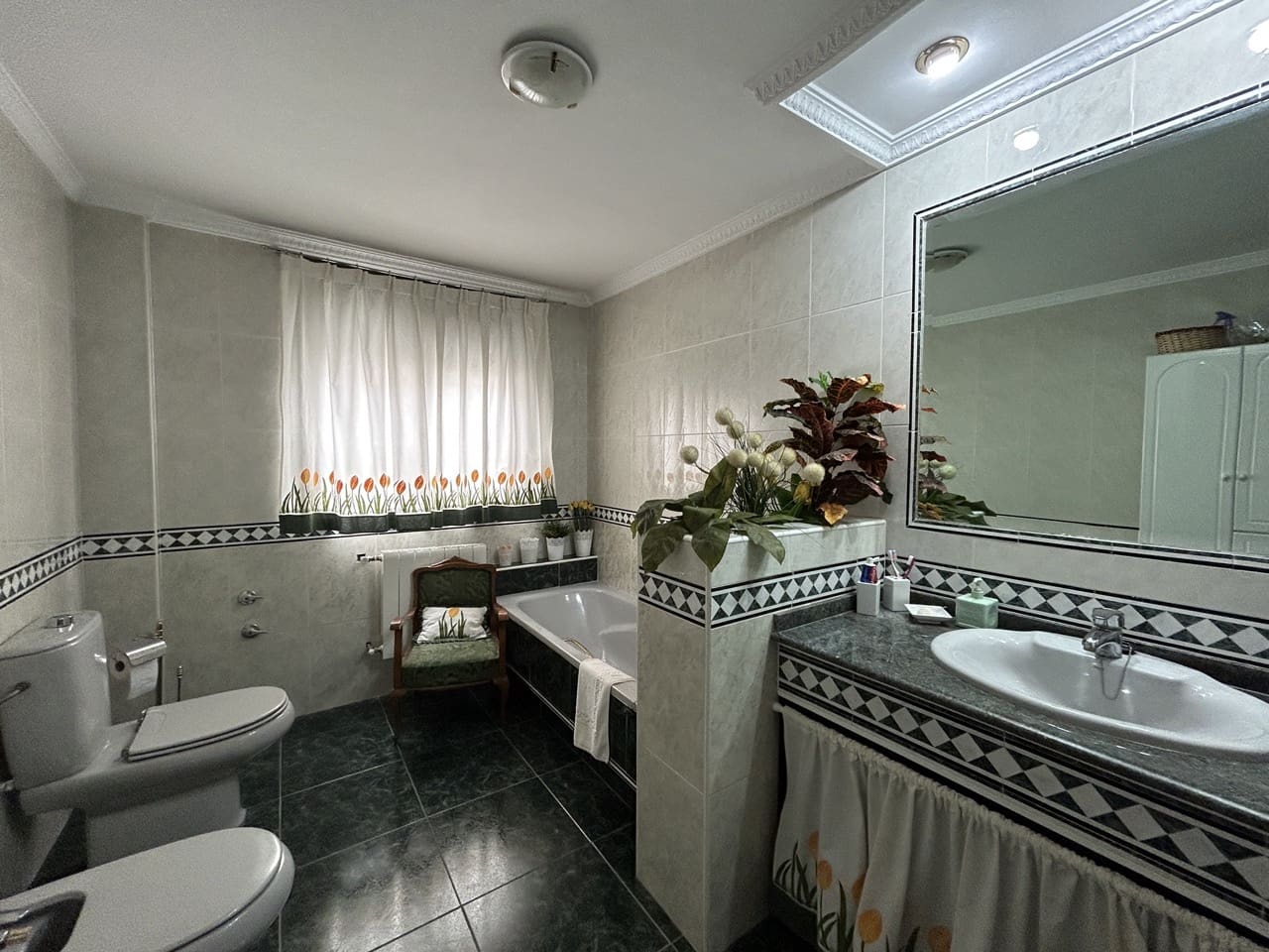 4 bedroom Townhouse for sale in Moclin with garage - € 240,000 (Ref: 8580701)