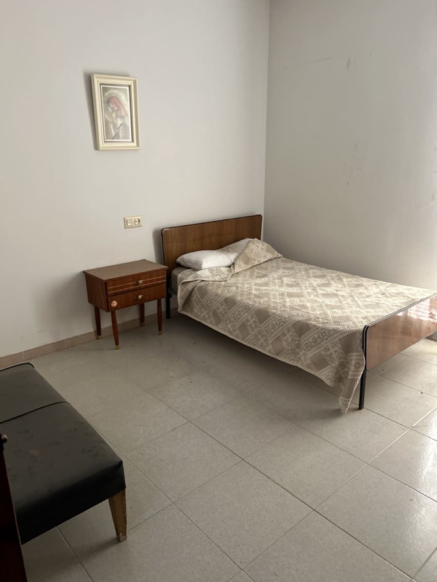 4 soveværelse Byhus til salg i Moclin med garage - € 95.000 (Ref: 8604973)