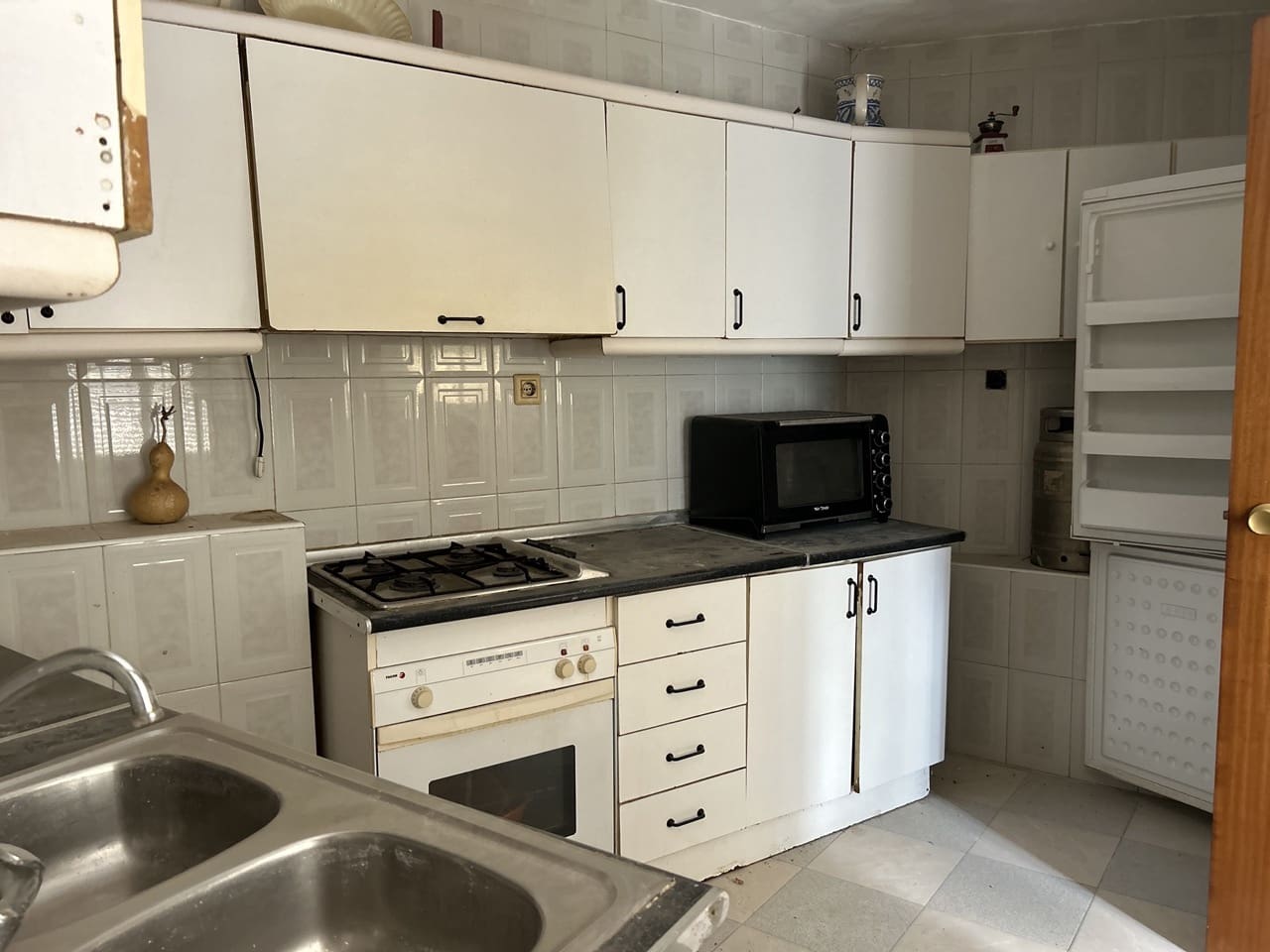 4 soveværelse Byhus til salg i Moclin med garage - € 95.000 (Ref: 8604973)