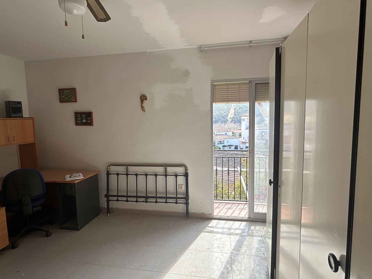 4 soveværelse Byhus til salg i Moclin med garage - € 95.000 (Ref: 8604973)