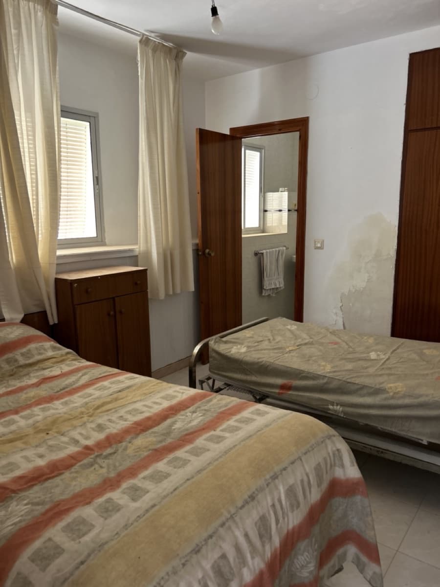 4 soveværelse Byhus til salg i Moclin med garage - € 95.000 (Ref: 8604973)