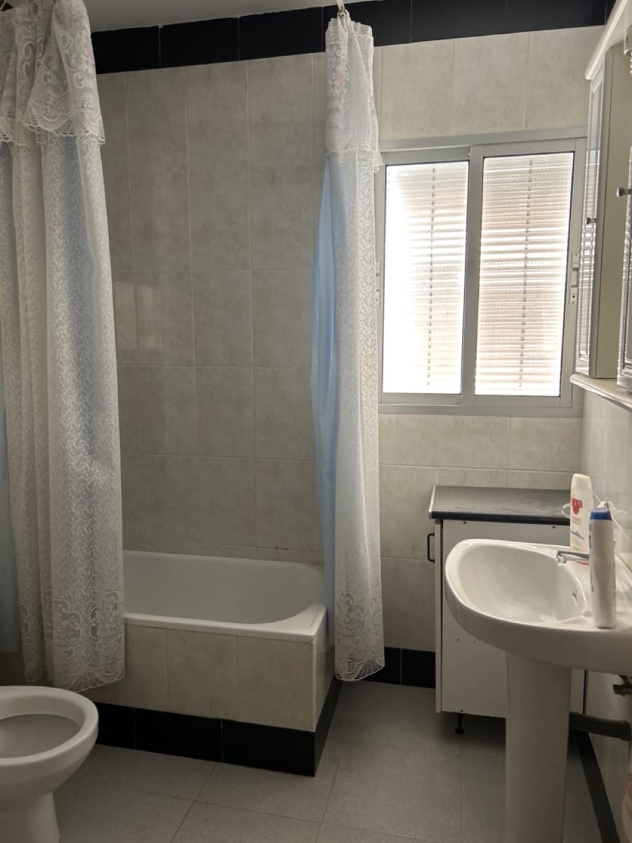 4 soveværelse Byhus til salg i Moclin med garage - € 95.000 (Ref: 8604973)