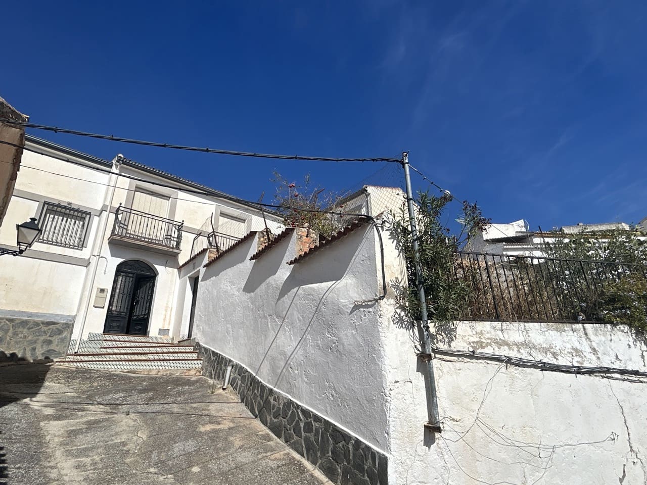 4 soveværelse Byhus til salg i Moclin med garage - € 95.000 (Ref: 8604973)