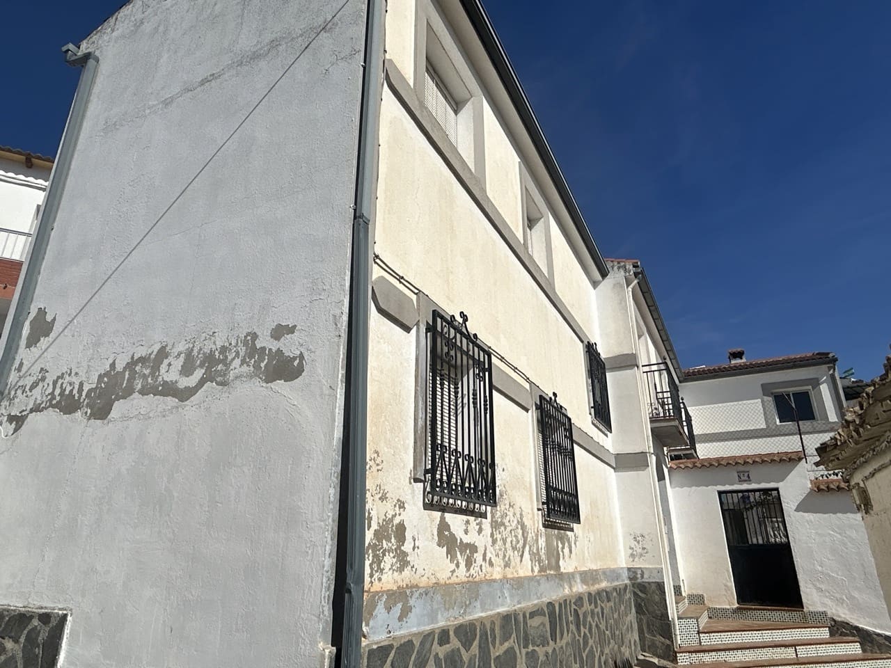 4 soveværelse Byhus til salg i Moclin med garage - € 95.000 (Ref: 8604973)