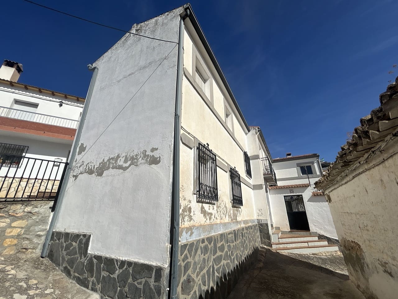 4 soveværelse Byhus til salg i Moclin med garage - € 95.000 (Ref: 8604973)