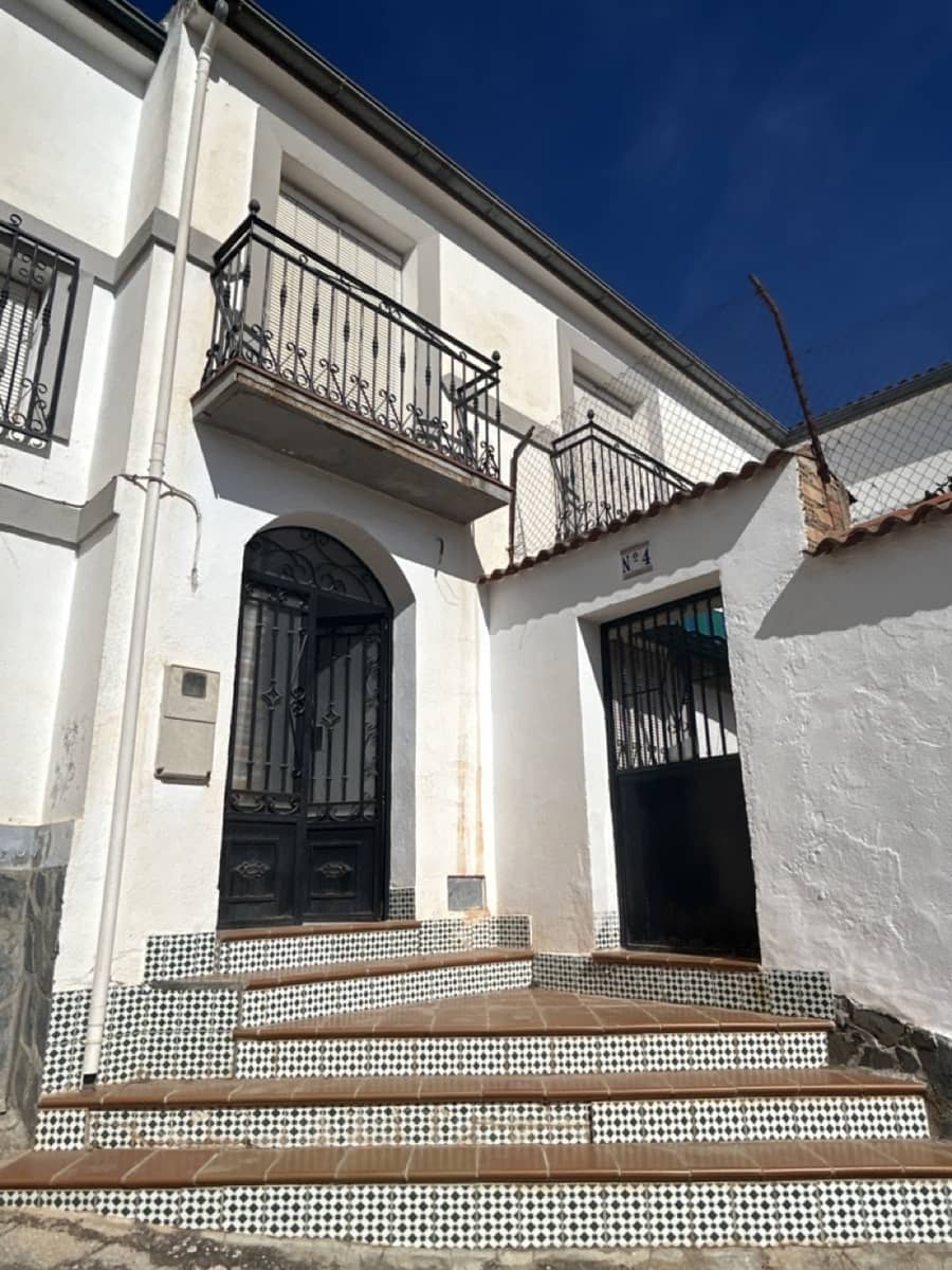 4 soveværelse Byhus til salg i Moclin med garage - € 95.000 (Ref: 8604973)