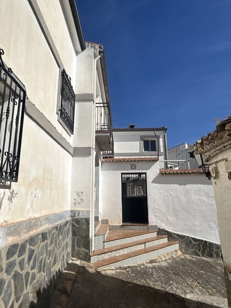 4 soveværelse Byhus til salg i Moclin med garage - € 95.000 (Ref: 8604973)