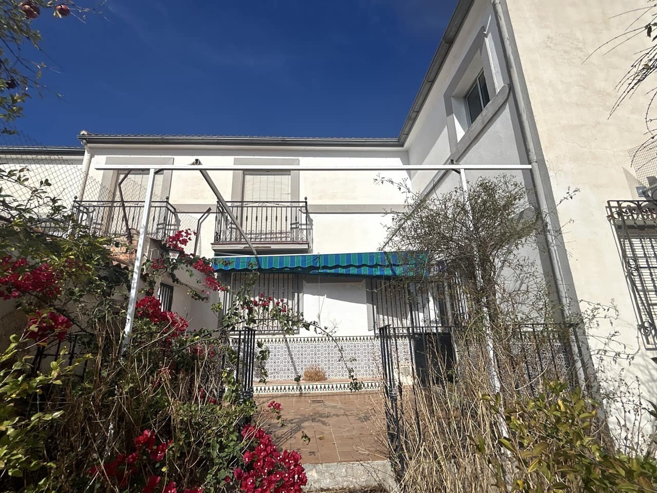 4 soveværelse Byhus til salg i Moclin med garage - € 95.000 (Ref: 8604973)