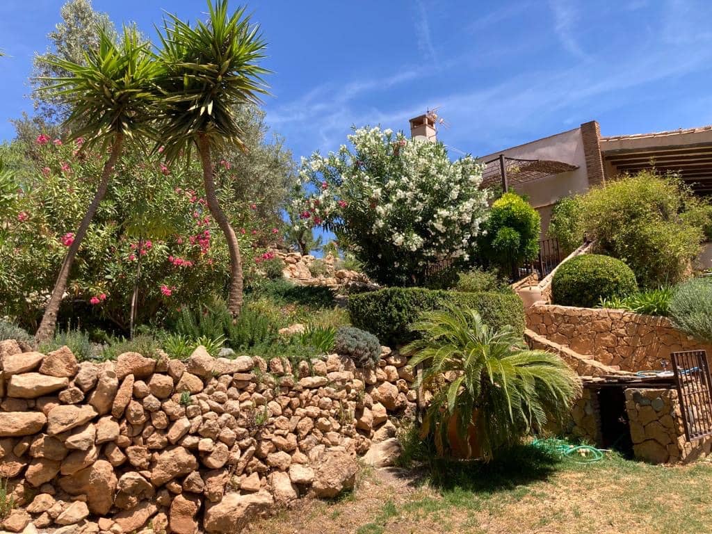 5 soveværelse Finca/Landehus til salg i El Pinar med swimmingpool garage - € 850.000 (Ref: 8660861)