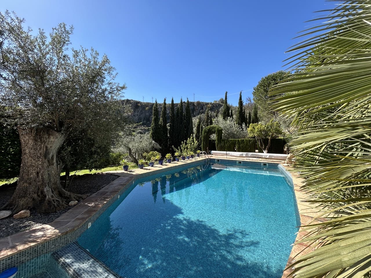5 soveværelse Finca/Landehus til salg i El Pinar med swimmingpool garage - € 850.000 (Ref: 8660861)