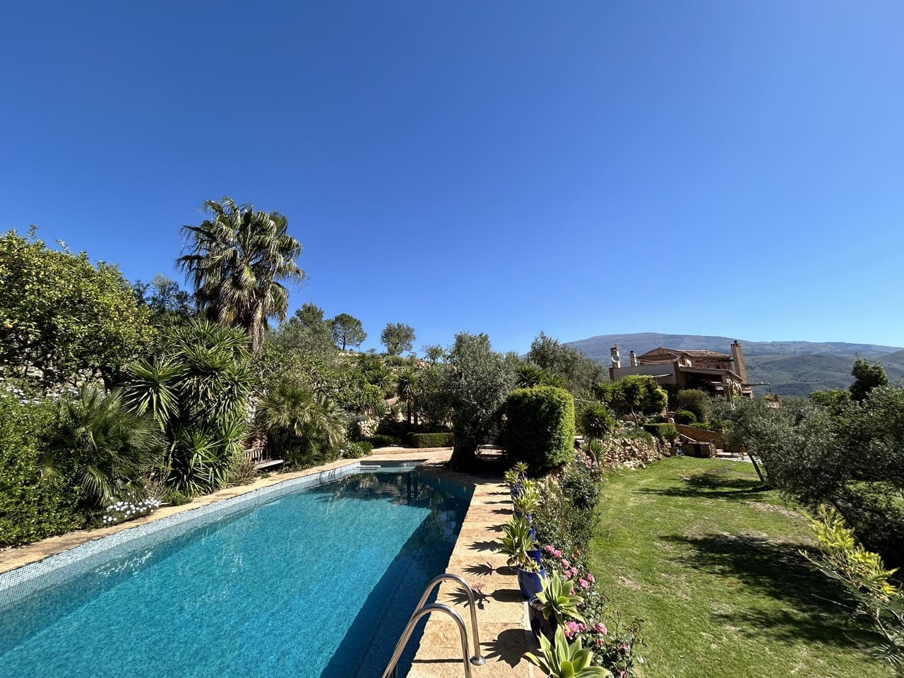 5 soveværelse Finca/Landehus til salg i El Pinar med swimmingpool garage - € 850.000 (Ref: 8660861)