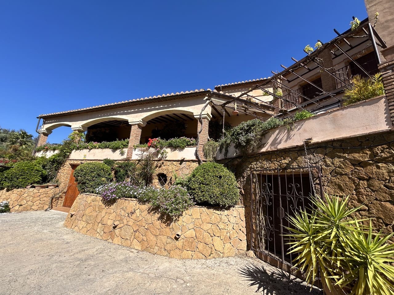 5 soveværelse Finca/Landehus til salg i El Pinar med swimmingpool garage - € 850.000 (Ref: 8660861)