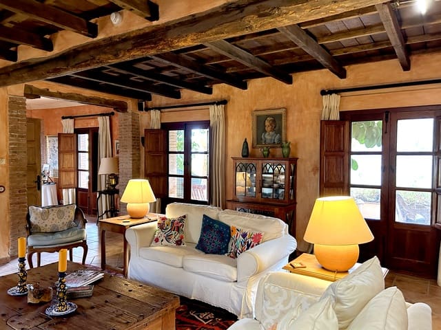 5 sypialnia Finka/Dom wiejski na sprzedaż w El Pinar z basenem garażem - 850 000 € (Ref: 8660861)