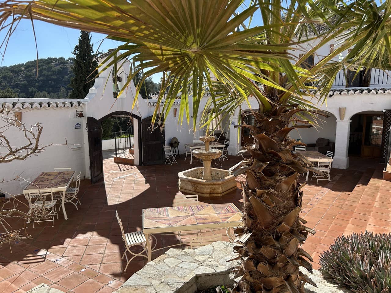 14 soveværelse Finca/Landehus til salg i Alcaudete med swimmingpool garage - € 1.250.000 (Ref: 8738362)