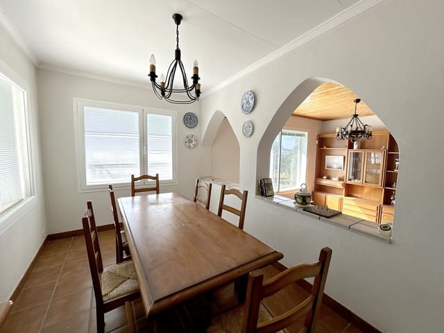 2 soveværelse Finca/Landehus til salg i Priego de Córdoba med garage - € 269.000 (Ref: 8839873)