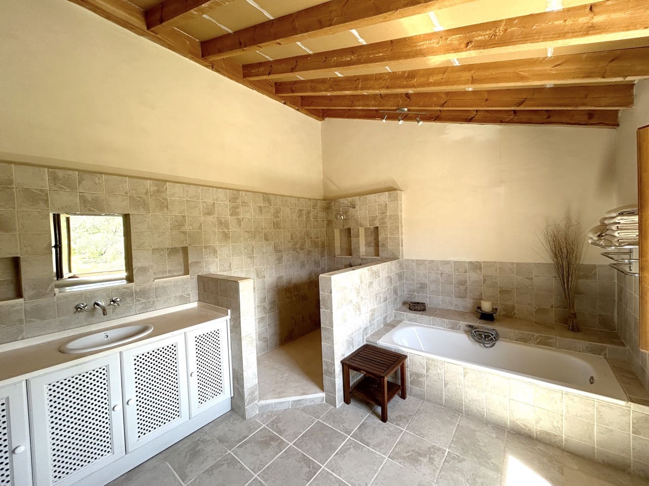 5 bedroom Finca/Country House for sale in Santa Cruz del Comercio with garage - € 1,300,000 (Ref: 8961929)