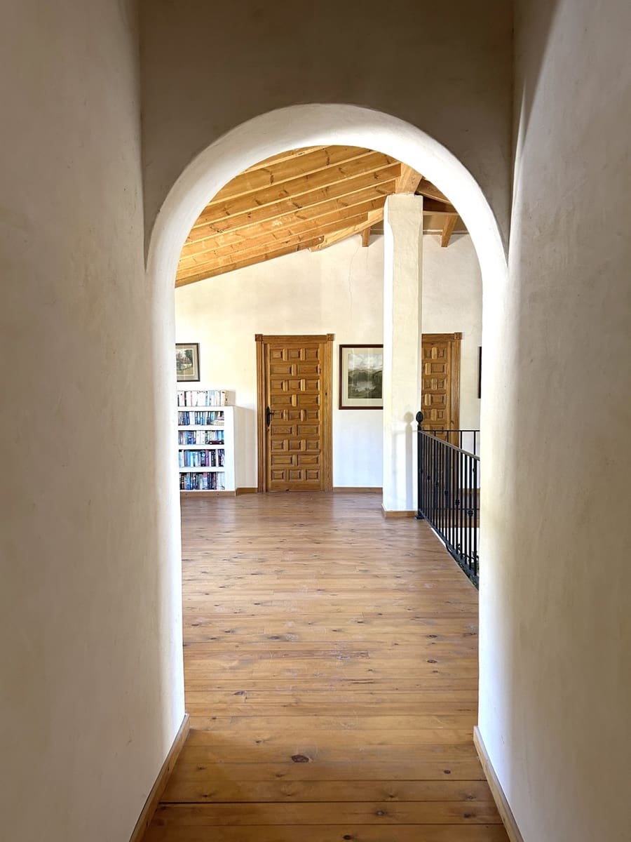 5 bedroom Finca/Country House for sale in Santa Cruz del Comercio with garage - € 1,300,000 (Ref: 8961929)