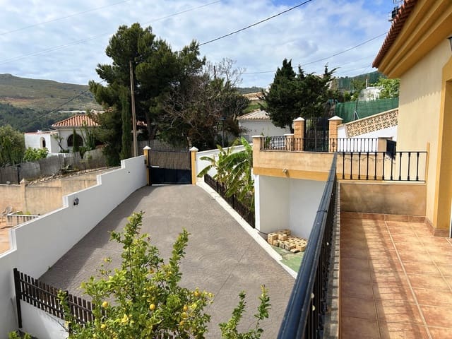 5 bedroom Villa for sale in Gualchos, Gualchos with pool garage - € 355,000 (Ref: 8964108)