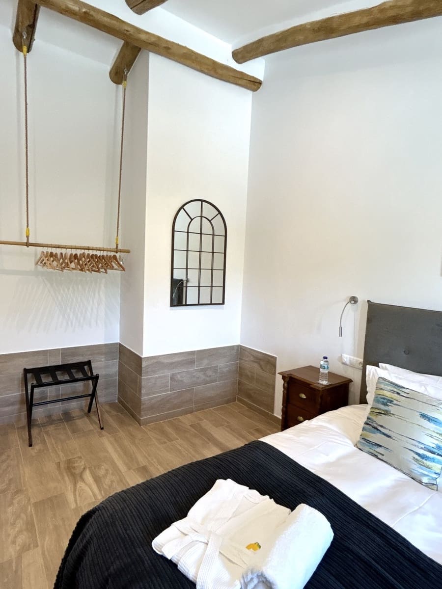 15 soveværelse Guesthouse/B & B til salg i Santa Cruz del Comercio med swimmingpool garage - € 1.750.000 (Ref: 8969717)