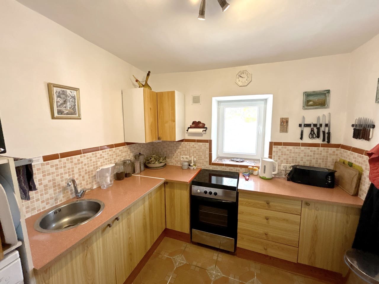 5 soveværelse Villa til salg i Velez de Benaudalla med swimmingpool garage - € 285.000 (Ref: 9032631)