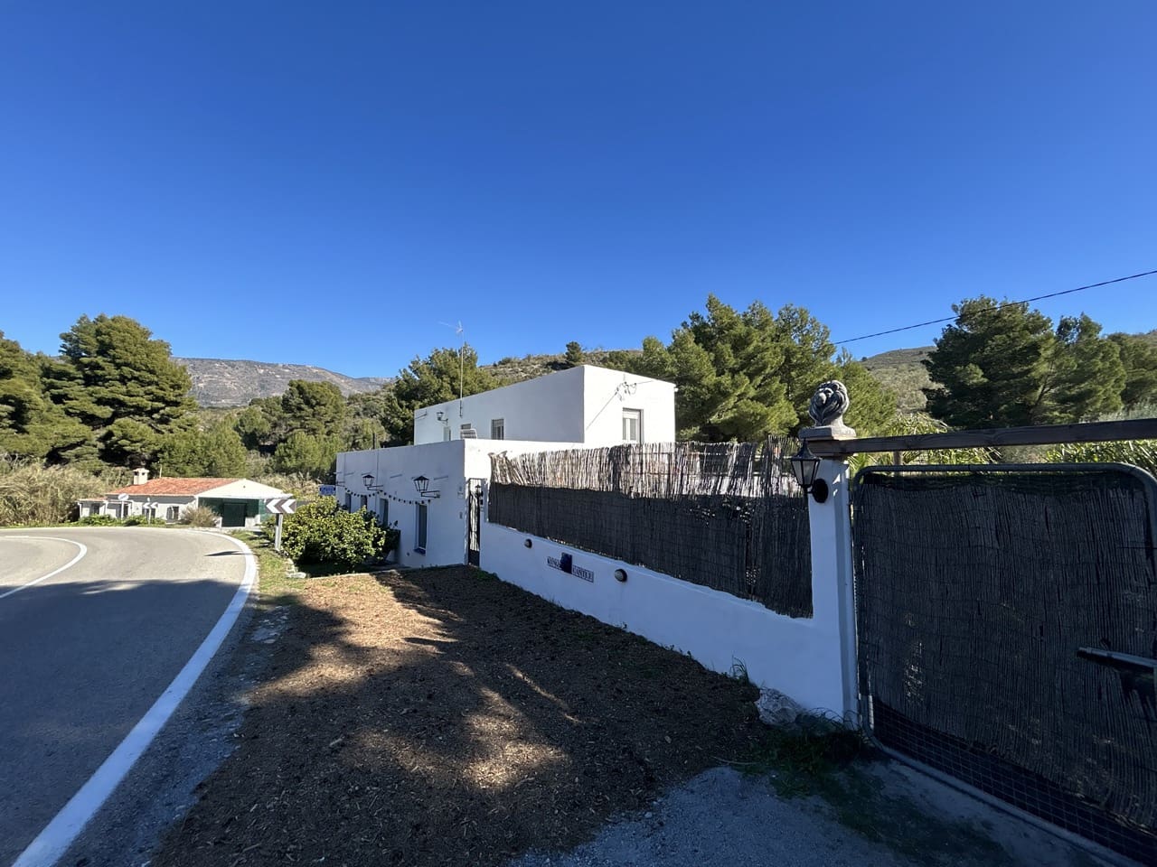 5 soveværelse Villa til salg i Velez de Benaudalla med swimmingpool garage - € 285.000 (Ref: 9032631)