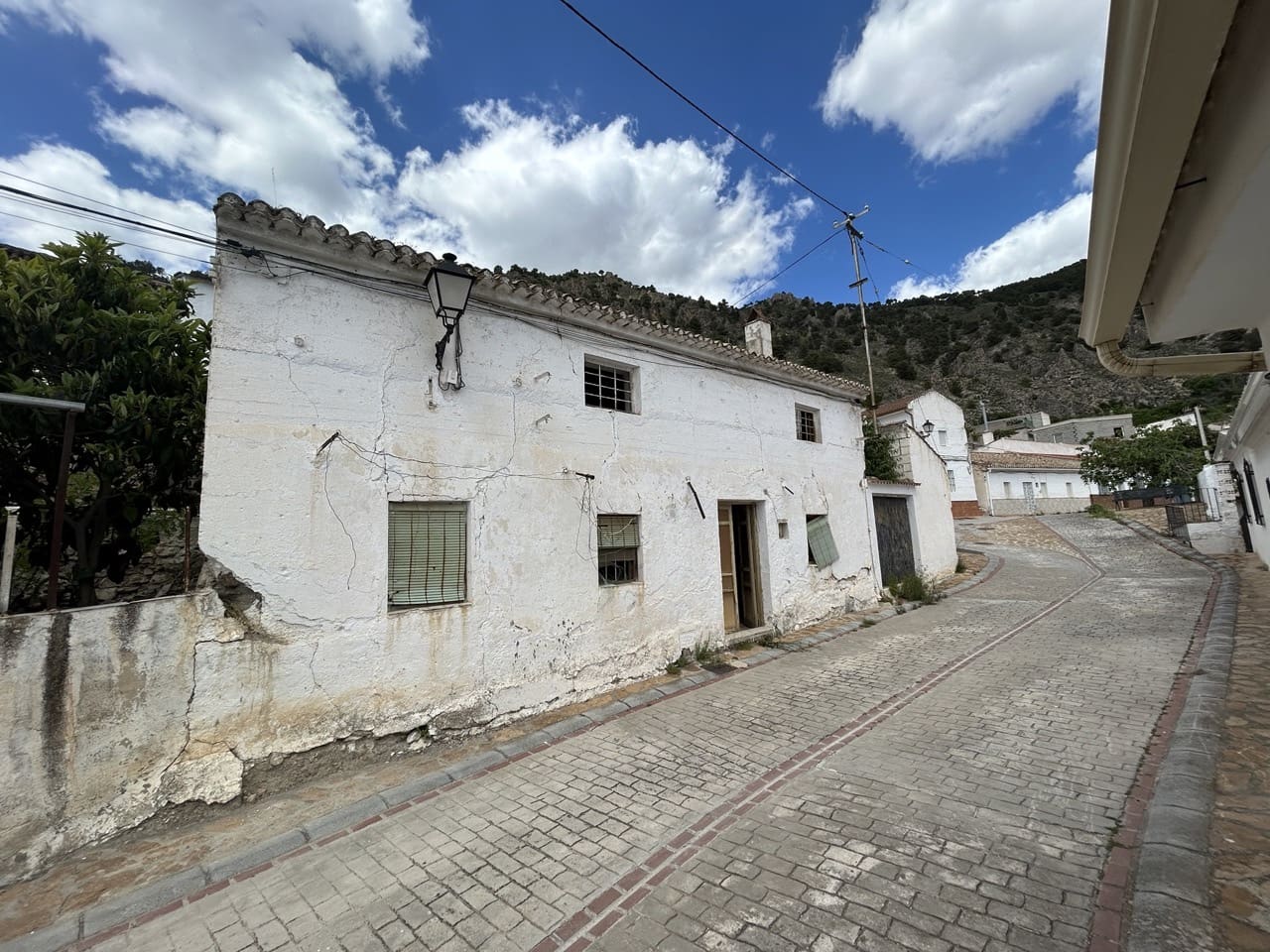 Ruin til salg i Moclin - € 25.000 (Ref: 9032646)