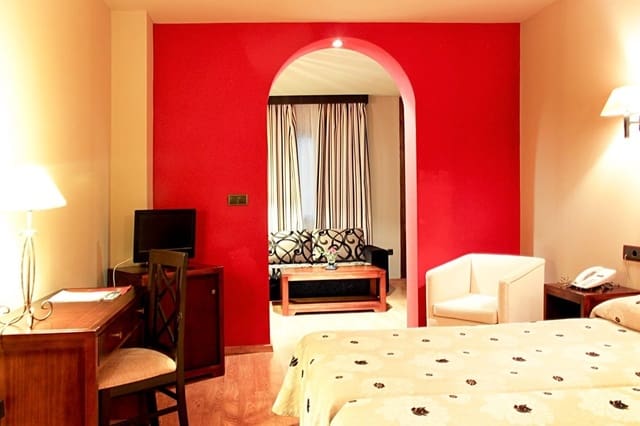 29 slaapkamer Hotel te koop in Dílar met zwembad garage - € 1.500.000 (Ref: 9115463)