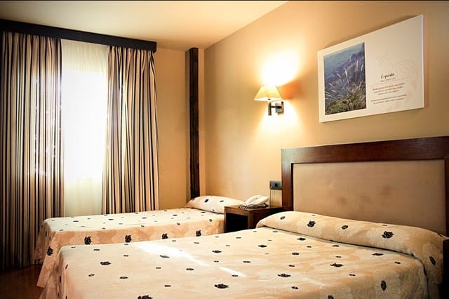 29 slaapkamer Hotel te koop in Dílar met zwembad garage - € 1.500.000 (Ref: 9115463)