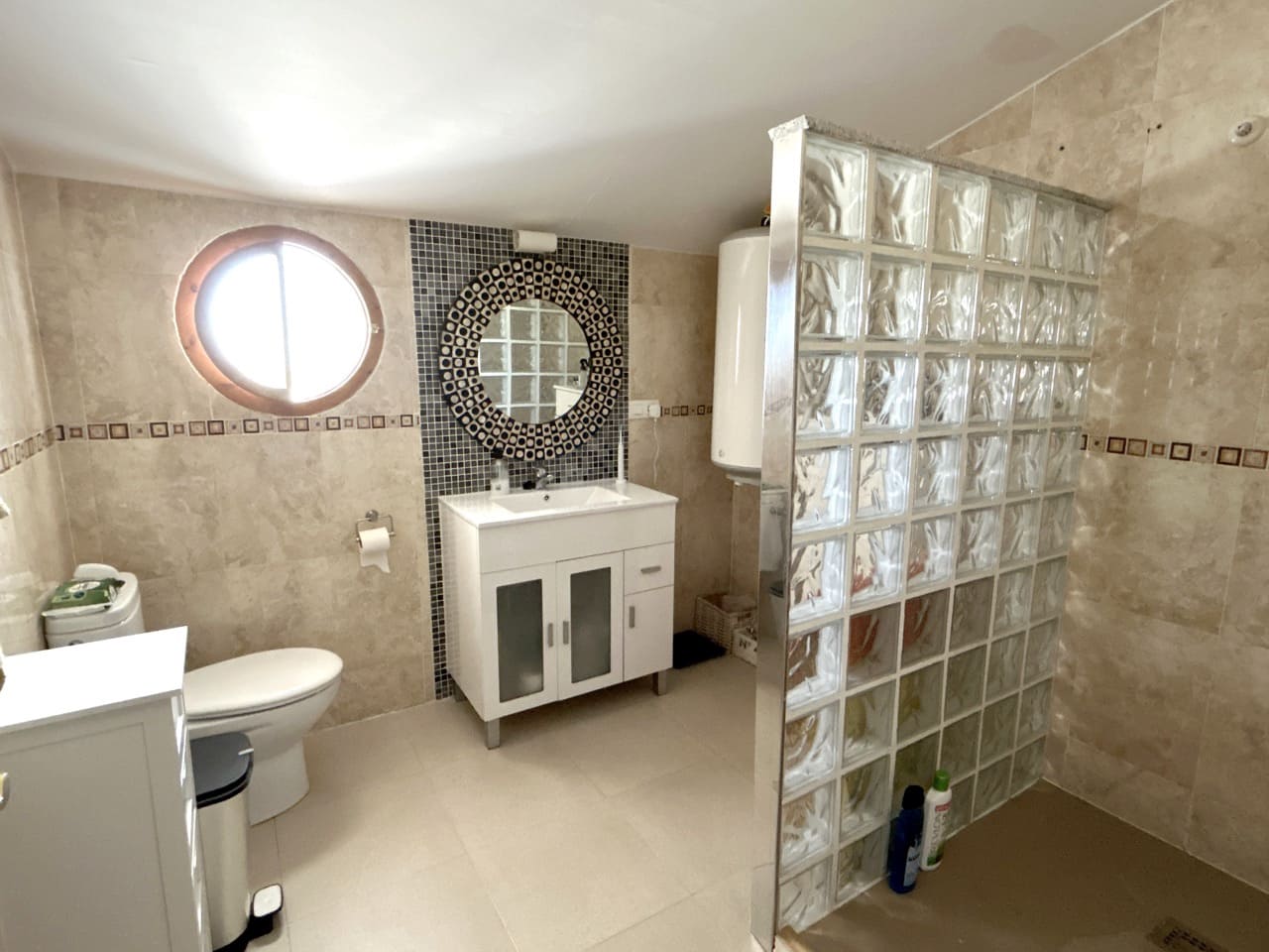 14 soveværelse Finca/Landehus til salg i Caniles med swimmingpool garage - € 1.250.000 (Ref: 9142442)