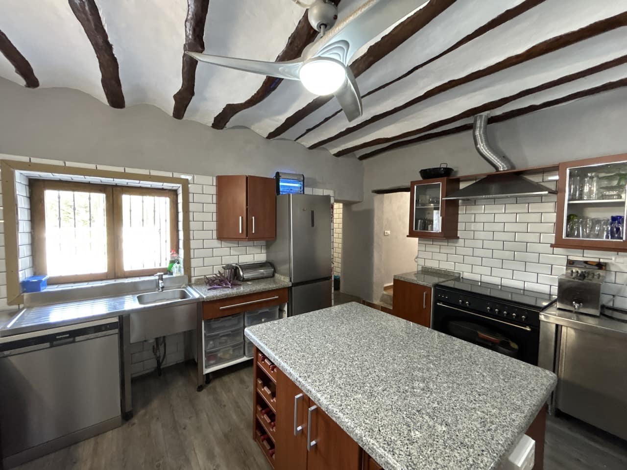 14 soveværelse Finca/Landehus til salg i Caniles med swimmingpool garage - € 1.250.000 (Ref: 9142442)