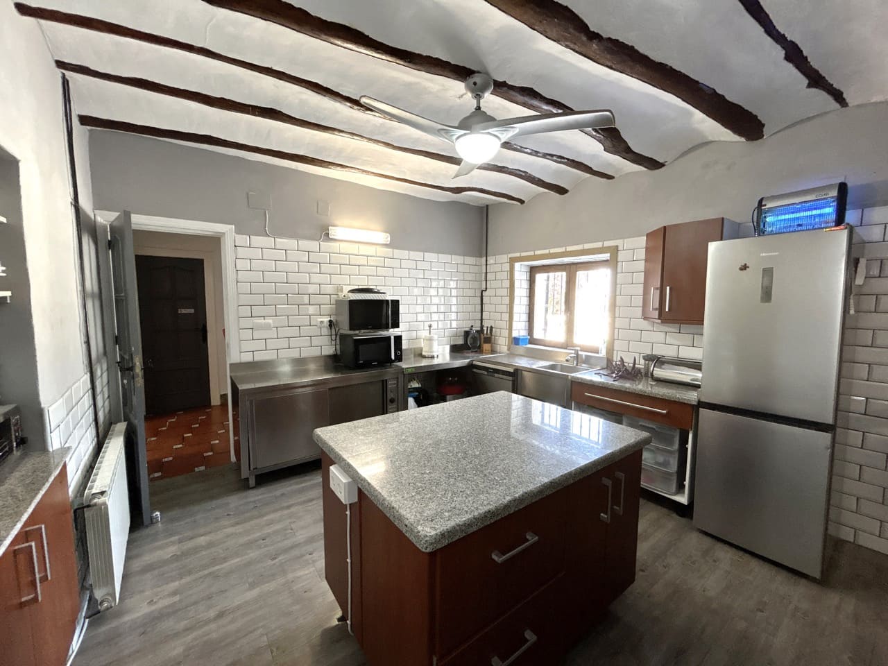 14 soveværelse Finca/Landehus til salg i Caniles med swimmingpool garage - € 1.250.000 (Ref: 9142442)