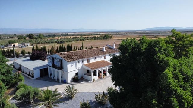 14 soveværelse Finca/Landehus til salg i Caniles med swimmingpool garage - € 1.250.000 (Ref: 9142442)