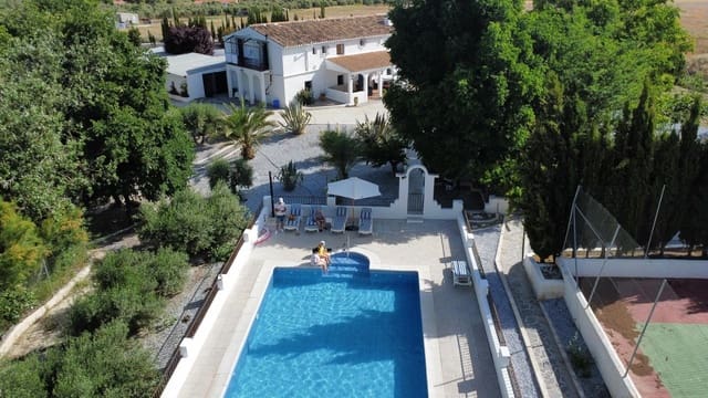 14 soveværelse Finca/Landehus til salg i Caniles med swimmingpool garage - € 1.250.000 (Ref: 9142442)