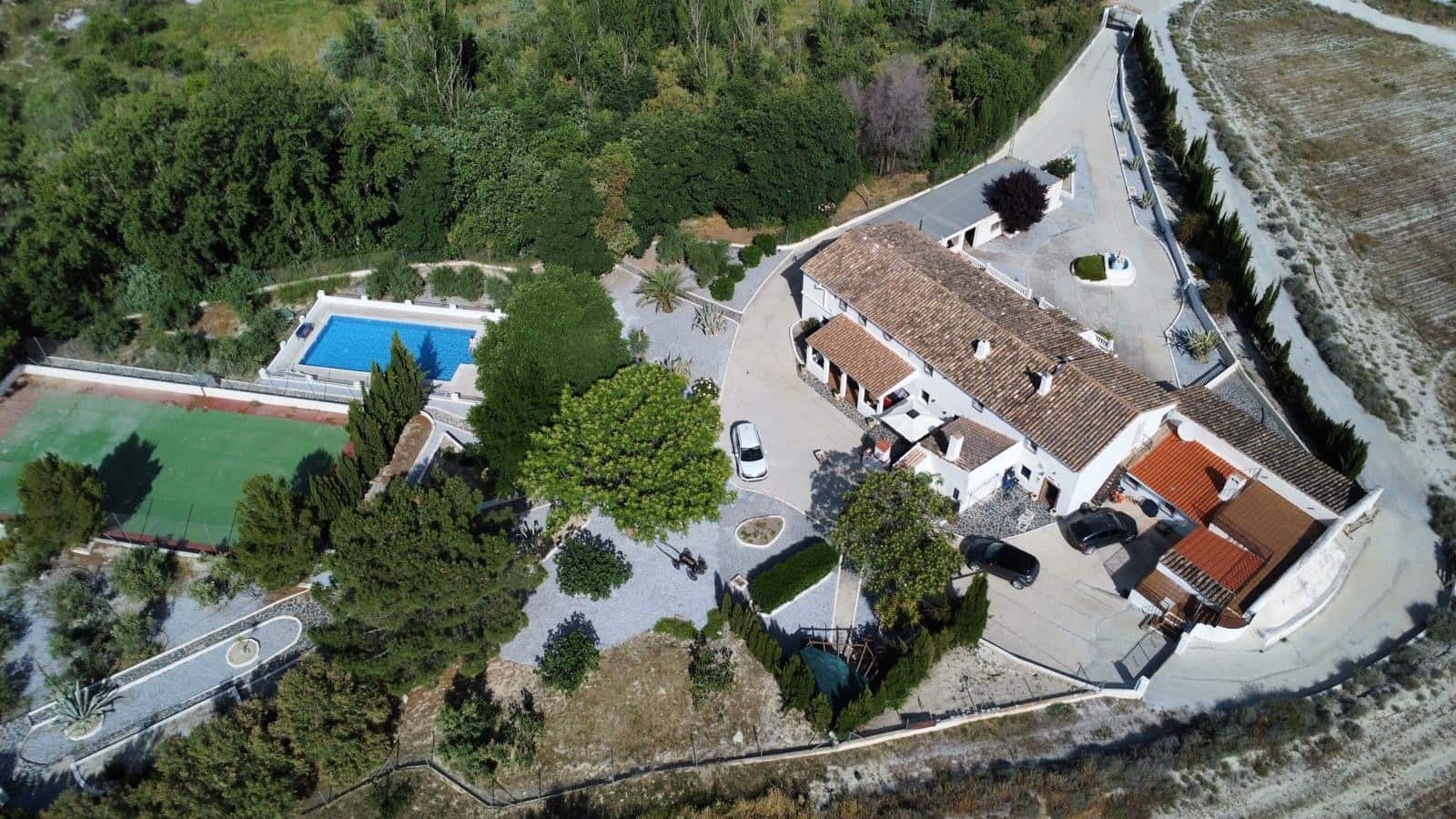 14 soveværelse Finca/Landehus til salg i Caniles med swimmingpool garage - € 1.250.000 (Ref: 9142442)