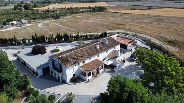 14 soveværelse Finca/Landehus til salg i Caniles med swimmingpool garage - € 1.250.000 (Ref: 9142442)