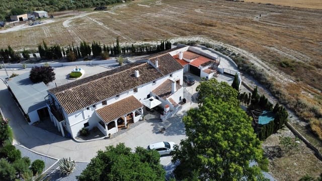 14 soveværelse Finca/Landehus til salg i Caniles med swimmingpool garage - € 1.250.000 (Ref: 9142442)