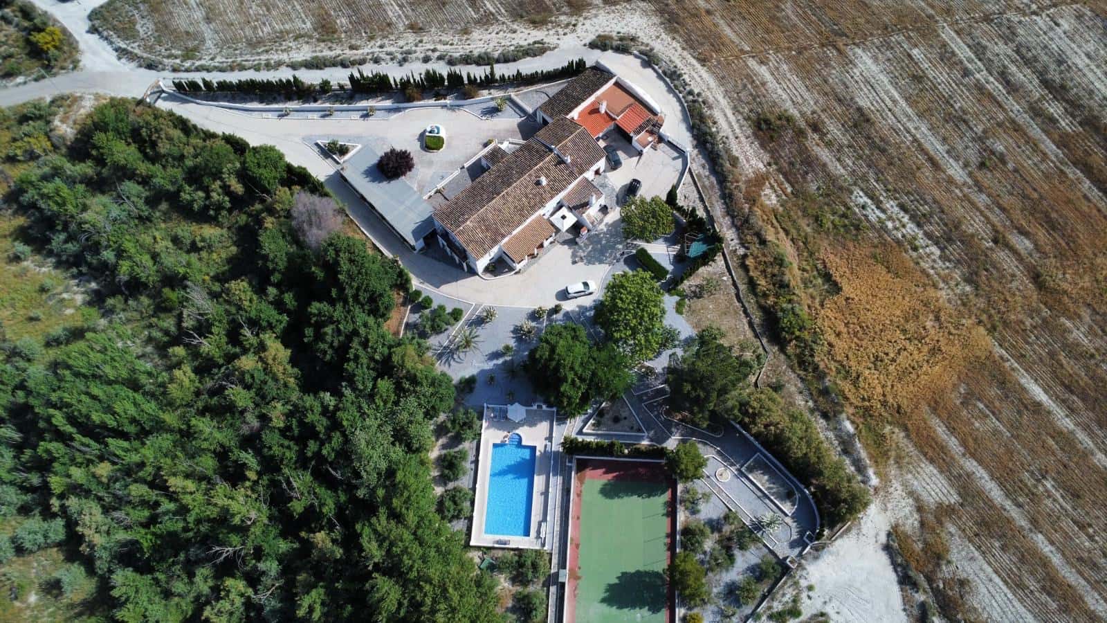 14 soveværelse Finca/Landehus til salg i Caniles med swimmingpool garage - € 1.250.000 (Ref: 9142442)