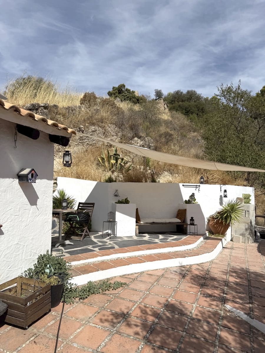 3 soverom Finca/Herregård til salgs i Montefrio med svømmebasseng - € 220 000 (Ref: 9198625)