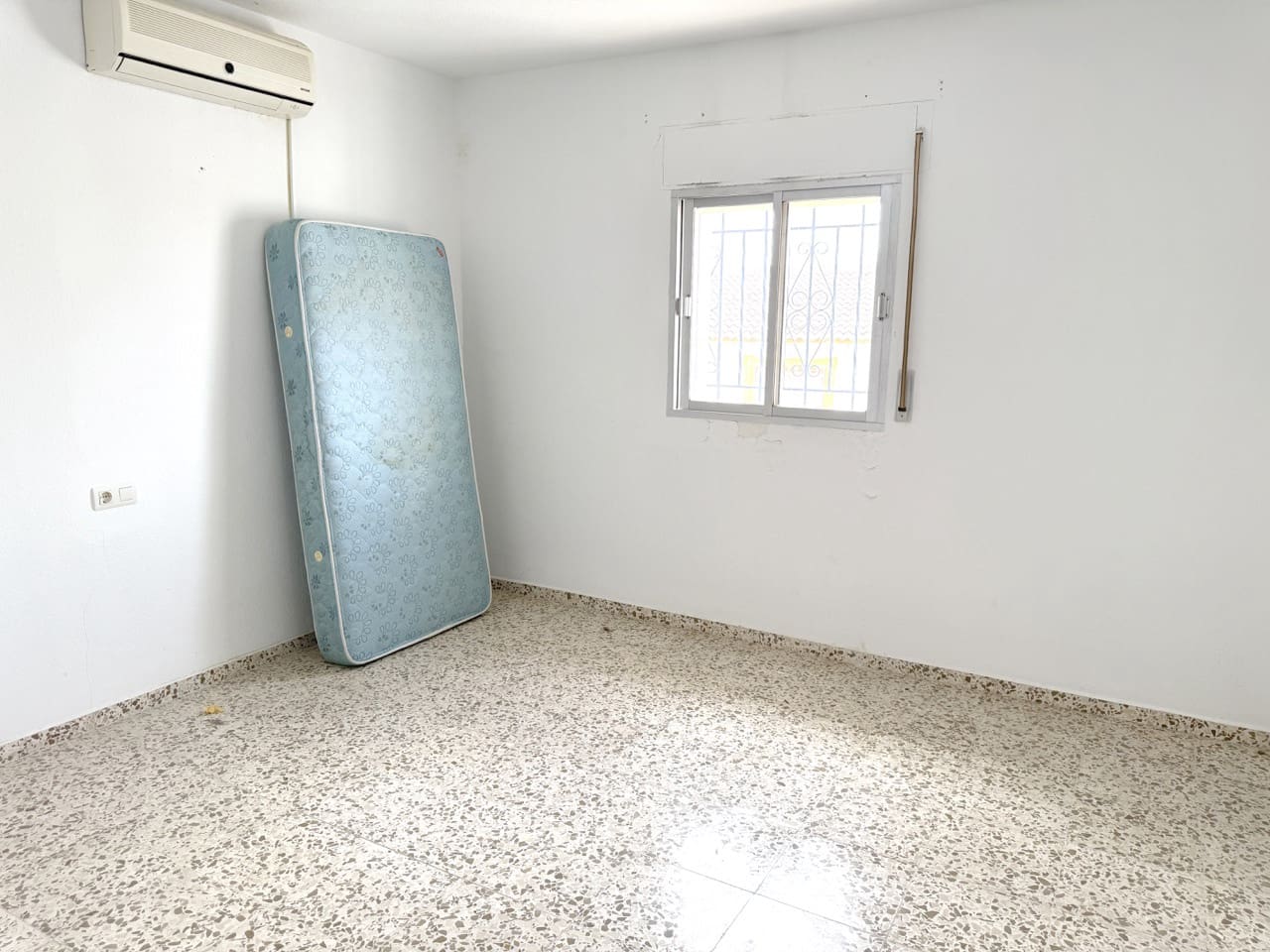 3 soverom Hus til salgs i Moclin - € 98 000 (Ref: 9230664)