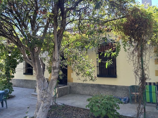 3 Zimmer Villa zu verkaufen in La Zubia mit Pool Garage - 320.000 € (Ref: 9230695)